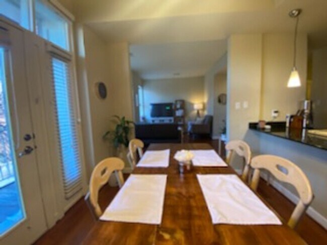 Building Photo - 627 Clara Ave