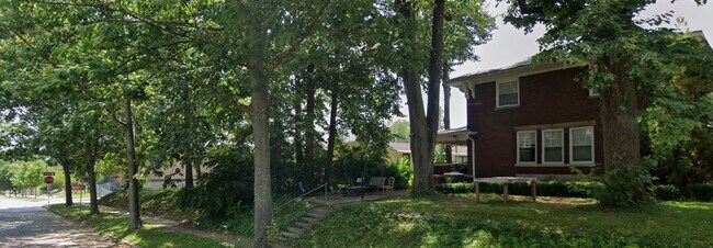 Building Photo - North Fess 6BR - Available August 2027
