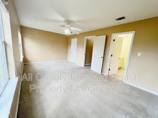 Building Photo - 34 Harbeson Ave NE