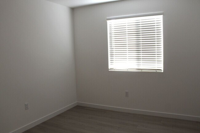 Building Photo - Brand New Home for Rent with Mother In Law Suite and Solar- Sydney Park