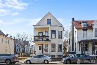 Building Photo - 104 Welton St