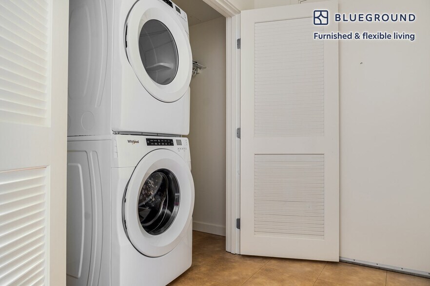 Building Photo - 10301 NE 10th St