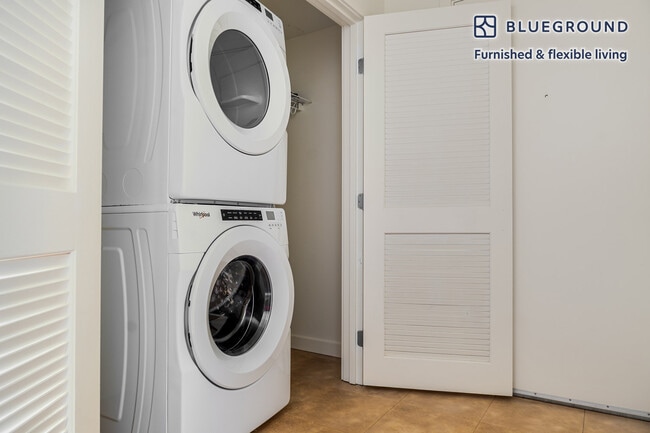 Building Photo - 10301 NE 10th St