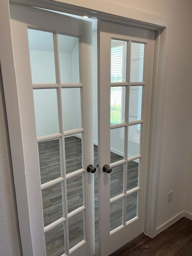 Building Photo - Charming 4BR Brand New House in League City