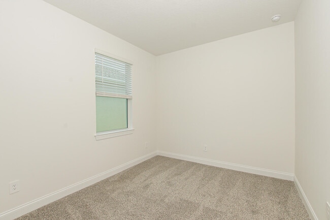 Building Photo - 9062 Dahlia Cir