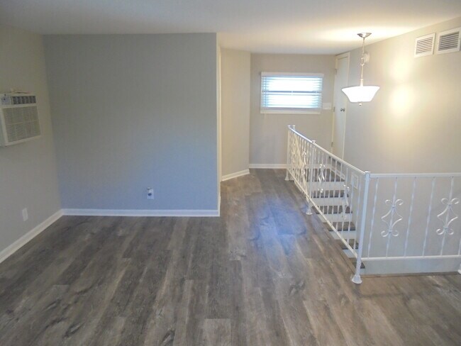 Building Photo - 1434 Walnut Dr