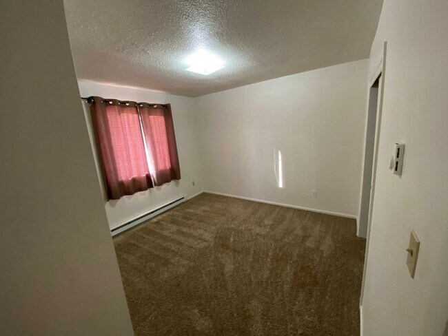 Building Photo - 810 Mary Anne Dr