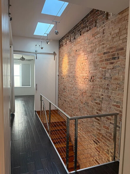 Building Photo - 2300 Ontario Rd NW
