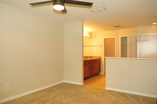 Building Photo - Dr. Phillips Townhome in Gated Community