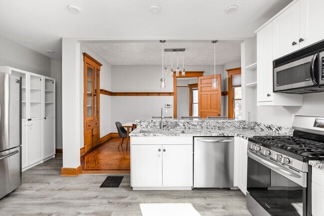 Building Photo - 319 E 13th St