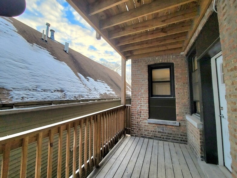 Building Photo - 3929 N Janssen Ave