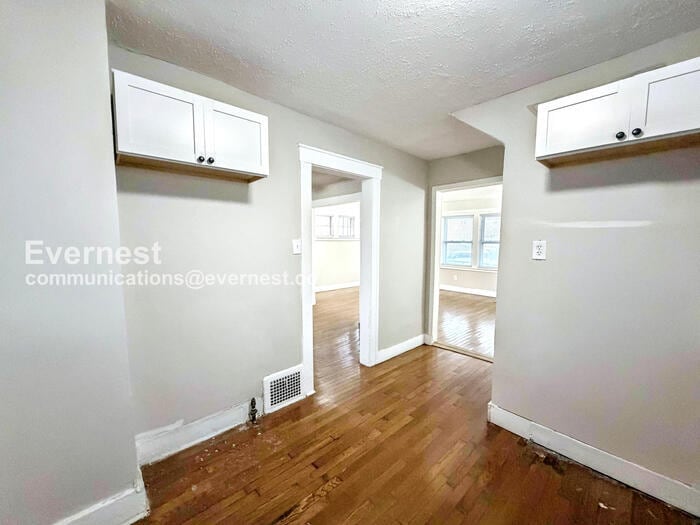 Building Photo - 2032 Kendall St