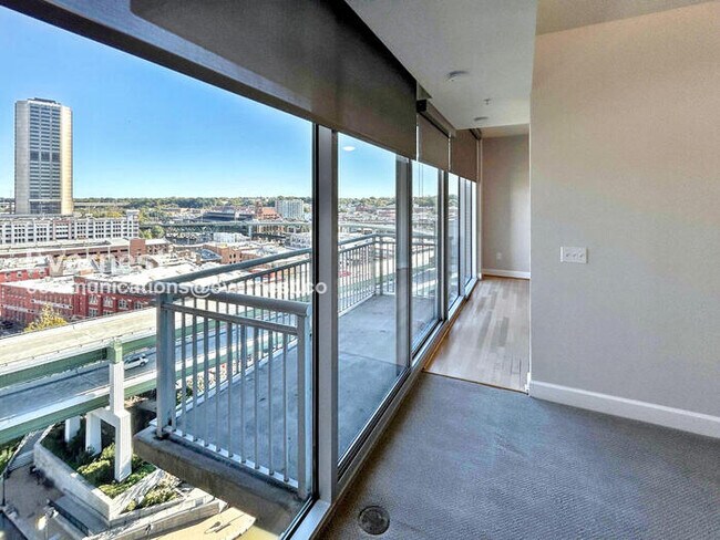 Building Photo - Modern Downtown Richmond 1BR Condo with In...