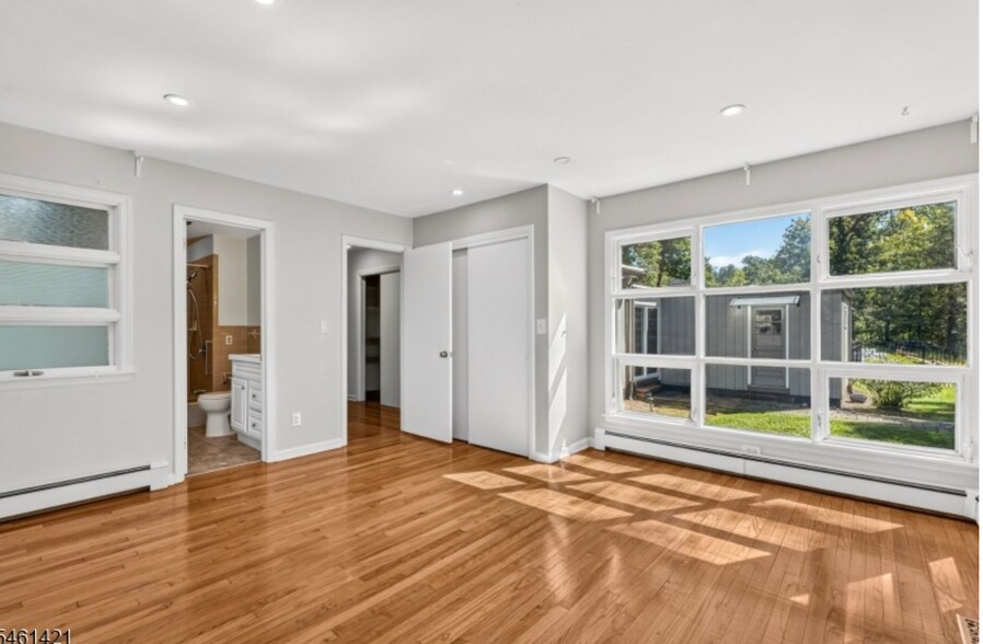 Building Photo - 879 Vosseller Ave