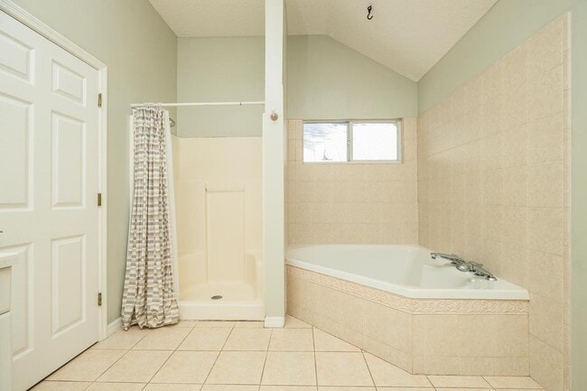 Building Photo - 728 Willow Wood Pl