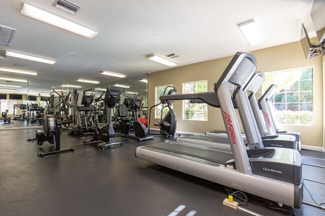 Building Photo - Second story unit overlooking pool in luxury Canyon Gate guard gated community