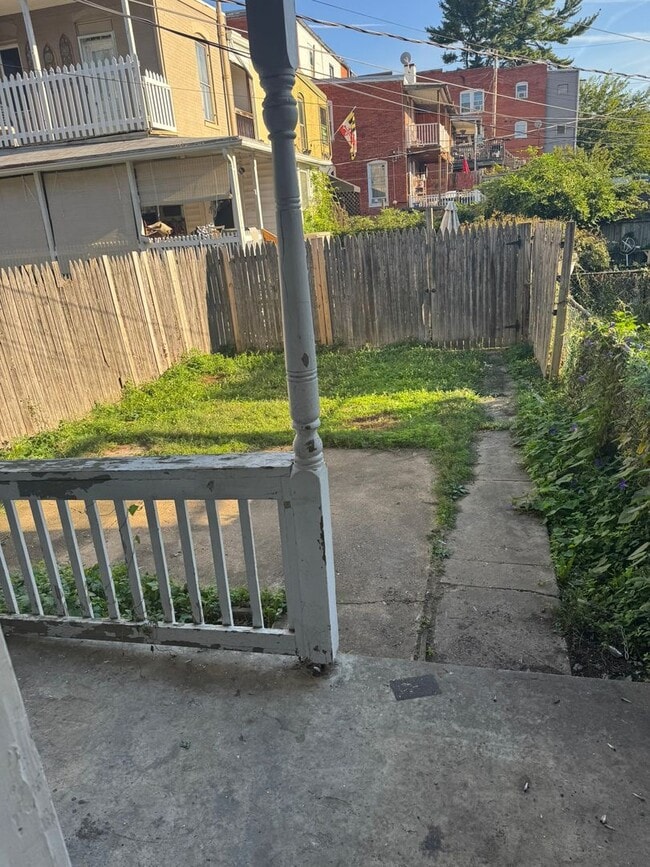 Building Photo - 4 bedroom, 1 bath, half double