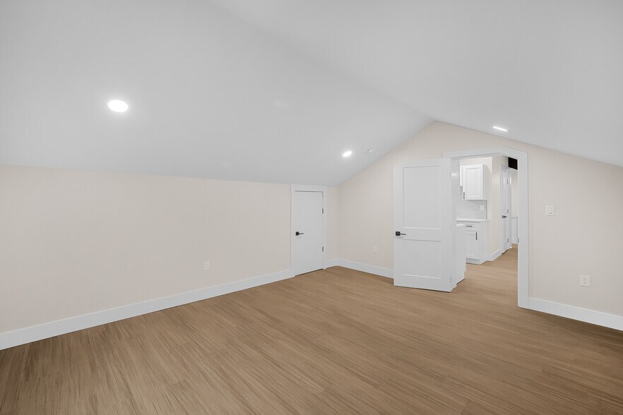 Building Photo - 71 Dreamland Park Dr