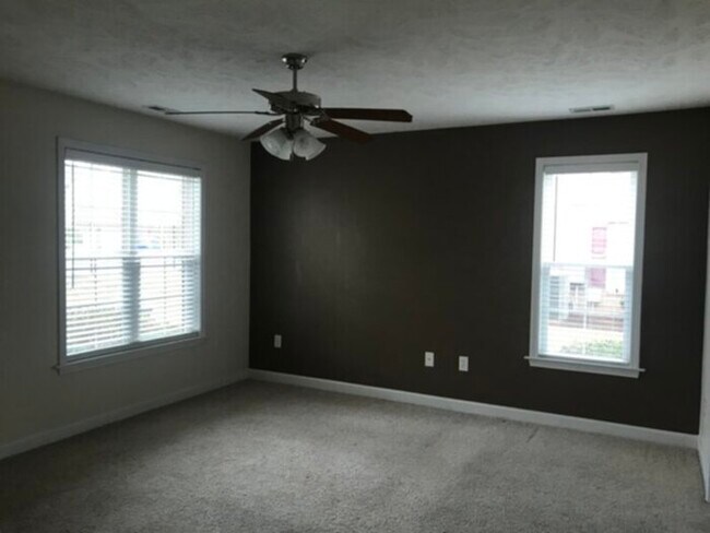 Building Photo - 1820 Balmoral Dr