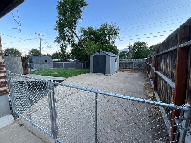 Building Photo - 1124 Vitt Dr