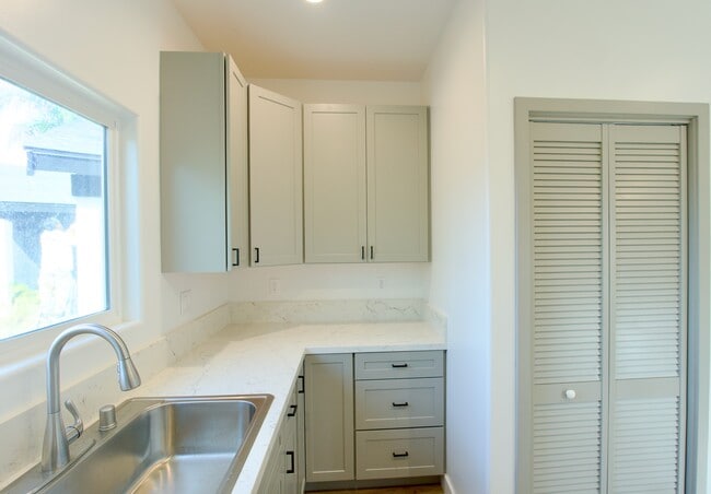 Building Photo - 10941 Westmore Ln