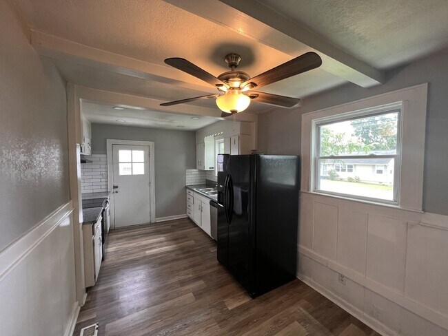 Building Photo - 2625 Avondale Ave