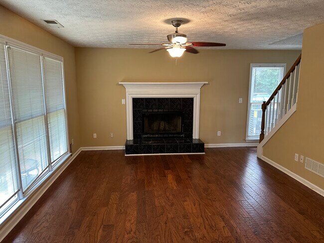 Building Photo - 4031 Dream Catcher Dr