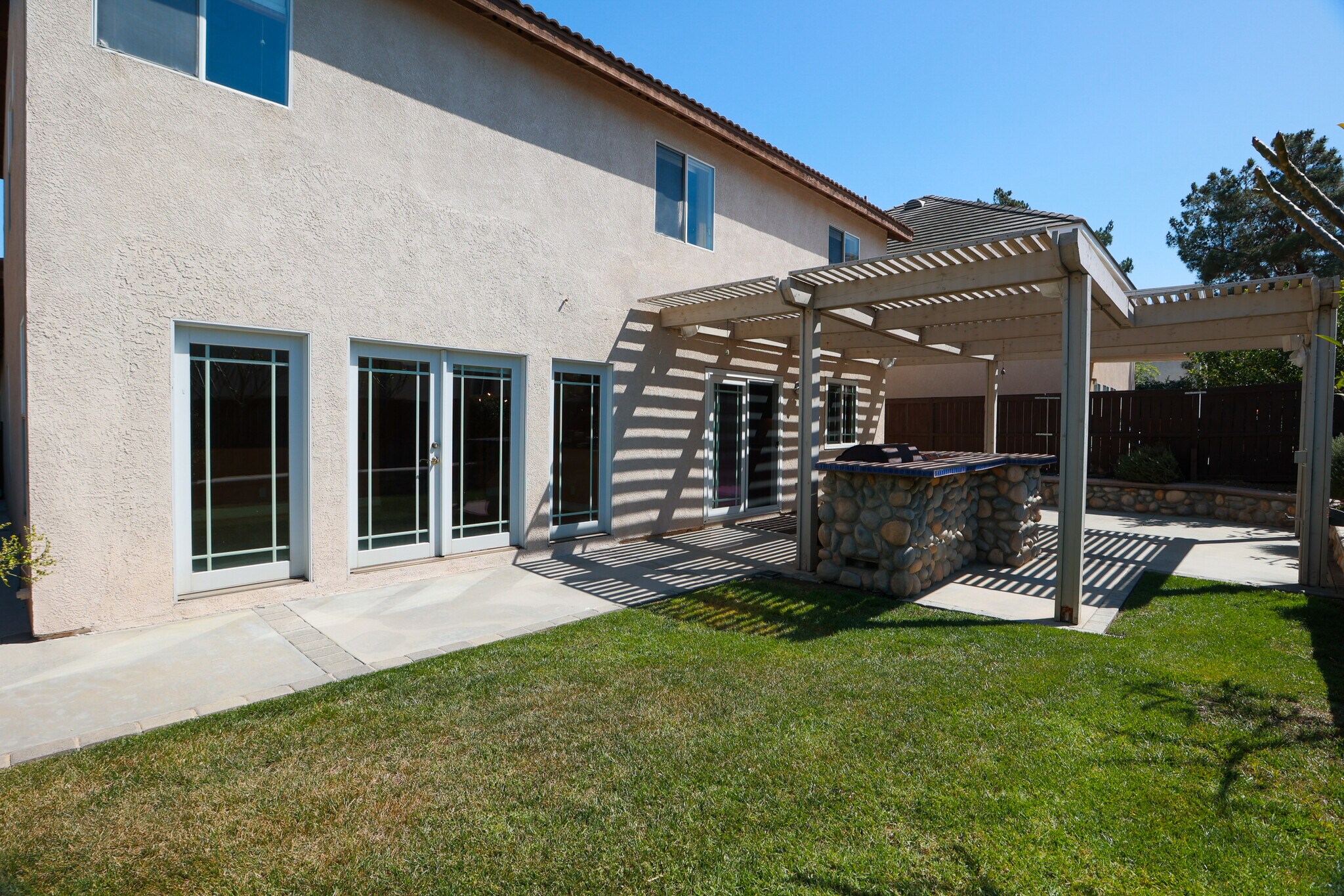 Building Photo - 2582 Hudson Ave