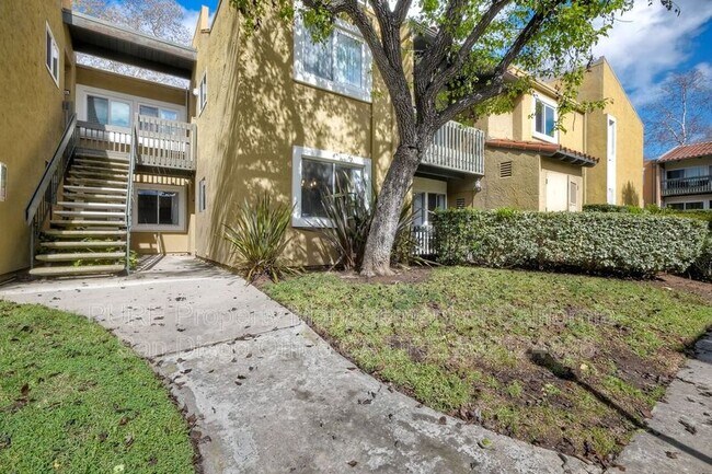 Building Photo - 17181 W Bernardo Dr