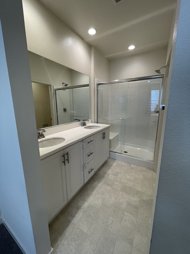 Master Bath - 2524 S Escondido Blvd