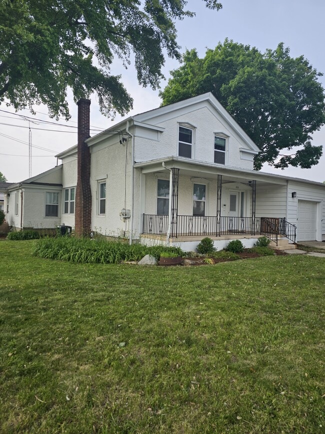 Building Photo - 223 W Lincoln Ave