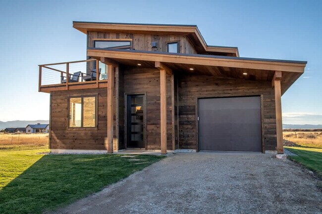 Building Photo - 3402 Alta Vista Dr