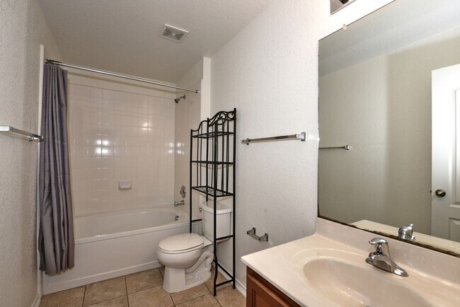 Building Photo - BEAUTIFUL SINGLE STORY HOME  |  CLOSE TO HWY 90 & 1604 | SHOPPING & RESTAURANTS