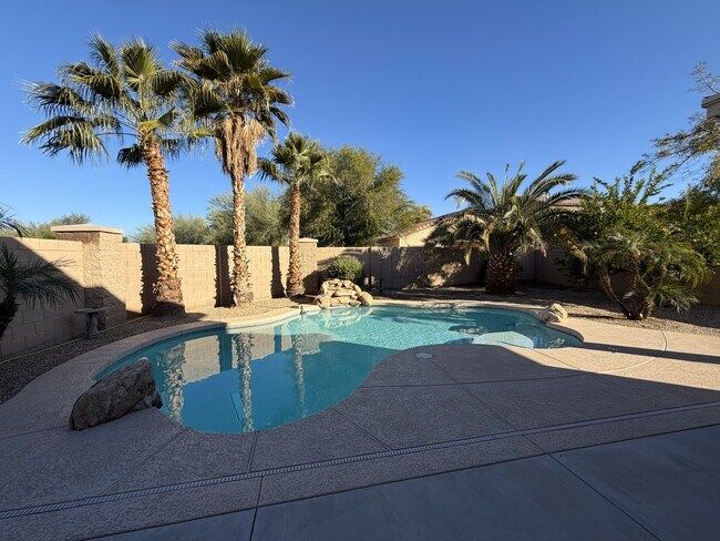 Building Photo - 15642 W Devonshire Ave