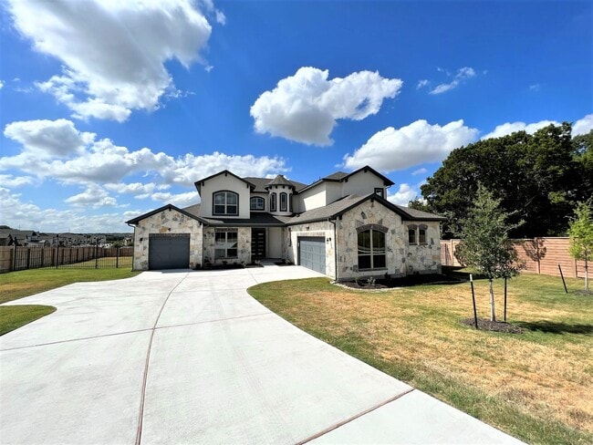 Building Photo - Georgeous 5-Bedroom in the Three Points Community