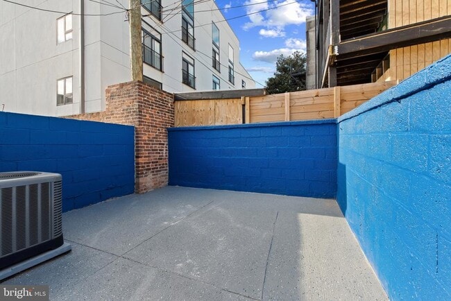 Building Photo - 312 S Exeter St