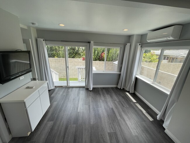 Building Photo - 6153 Kalaniana?ole Hwy