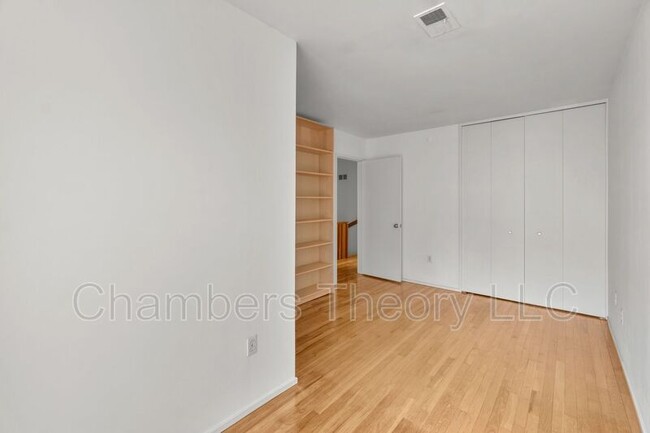 Building Photo - 11593 Maple Ridge Rd