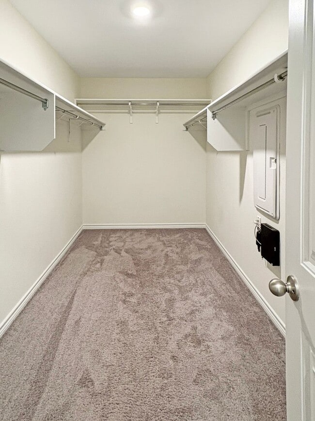 Building Photo - Contemporary Living in Seguin – Over 2,400 Sq Ft of Comfort