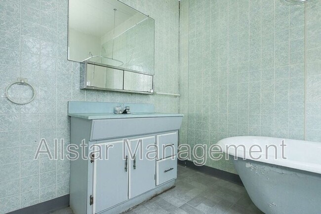 Building Photo - 1101 E 66th St