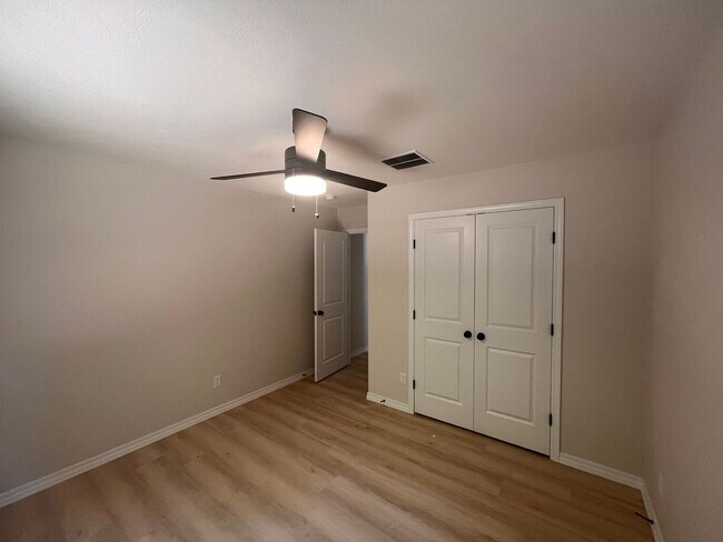 Building Photo - Beautiful, brand-new, 3-bedroom, 2-bath home in Nixa with a 3-car garage.