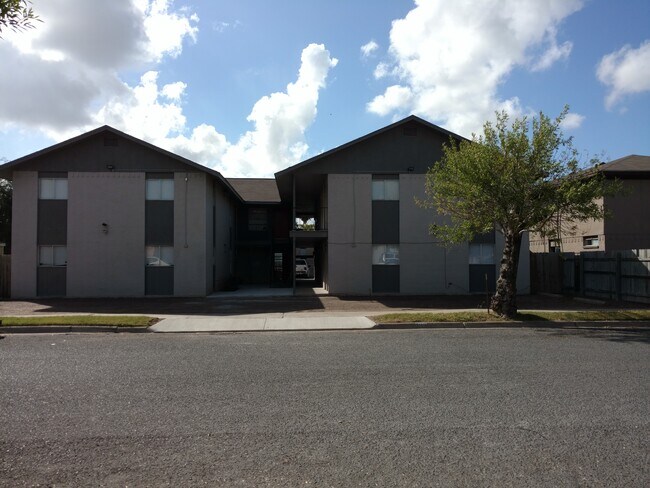 Building Photo - 1113 Primrose Ave