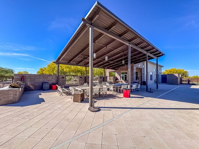 Building Photo - 4 Bedroom with new carpet and new interior paint in Saguaro Trails!