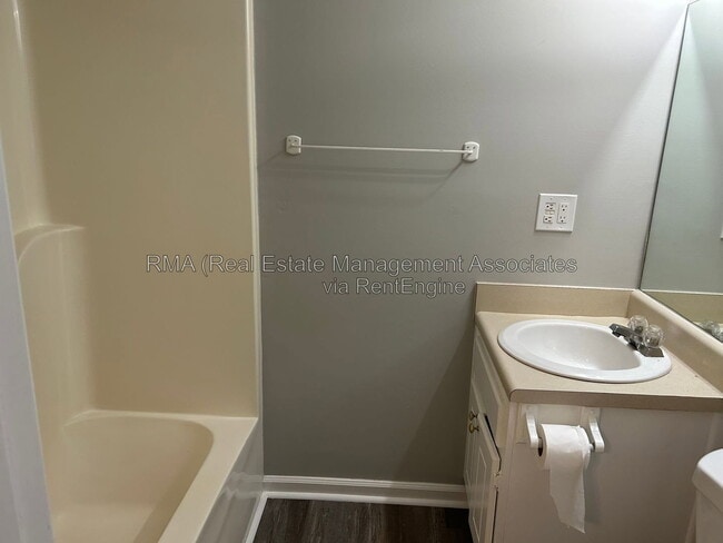 Building Photo - 103 Bluebird Ln