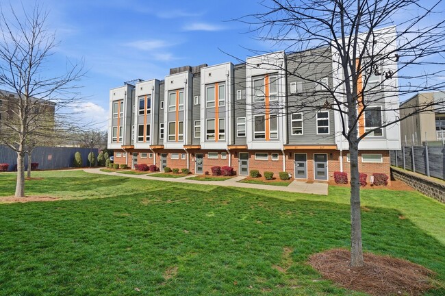 Building Photo - Experience Elevated Urban Living in the Heart of South End