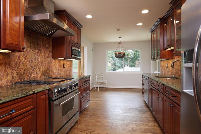 Building Photo - 6716 Tulip Hill Terrace