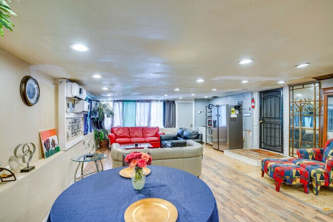Building Photo - 7244 Piedmont Dr