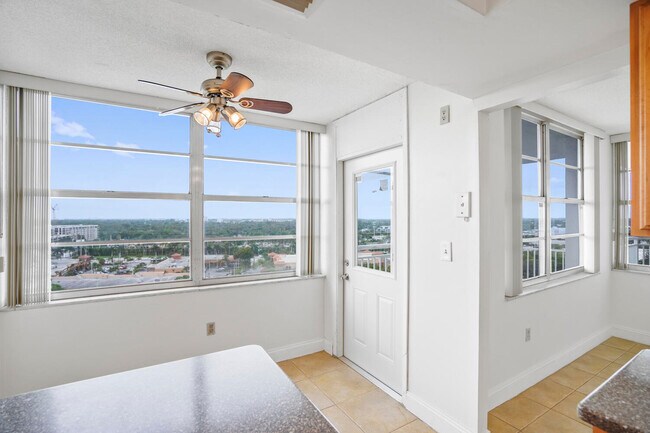 Building Photo - 18051 Biscayne Blvd