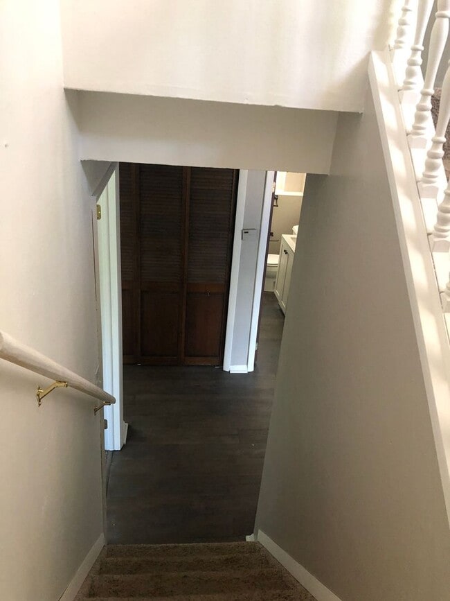 Building Photo - Half of a Duplex Available - 4 Bedroom 2 Bathroom in Lakewood