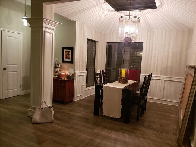 Building Photo - 128 Long Wood Ave